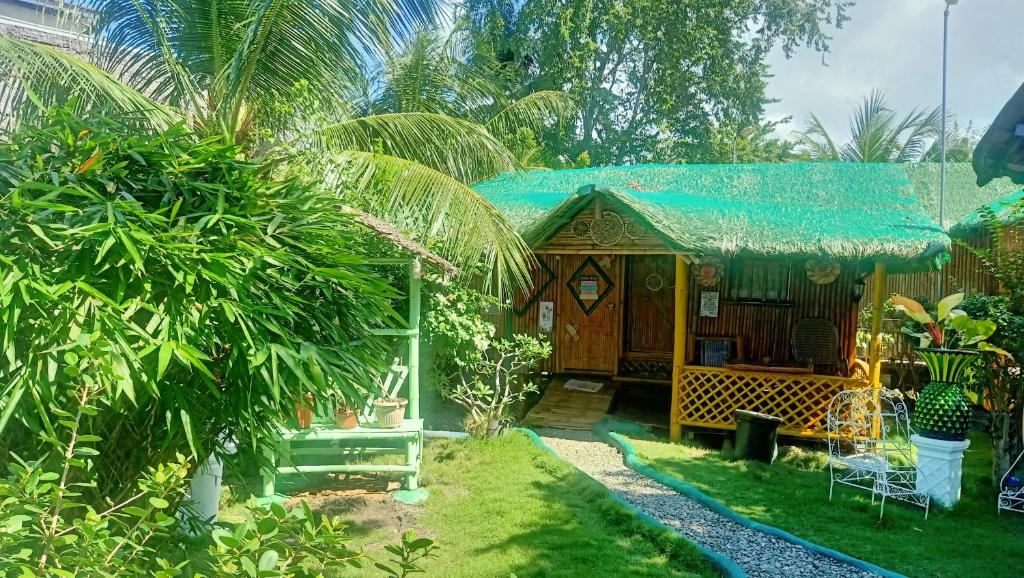 Moalboal Bamboo House / Rooms