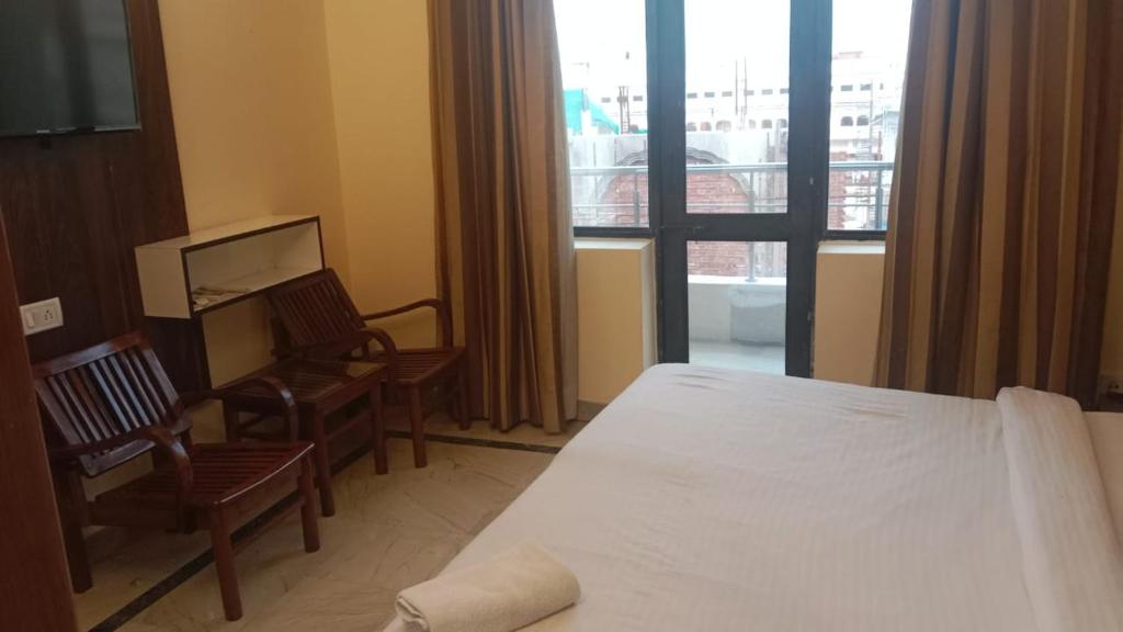 HOTEL MERCURY 50 STEP FROM DARBAR SAHIB photo 1