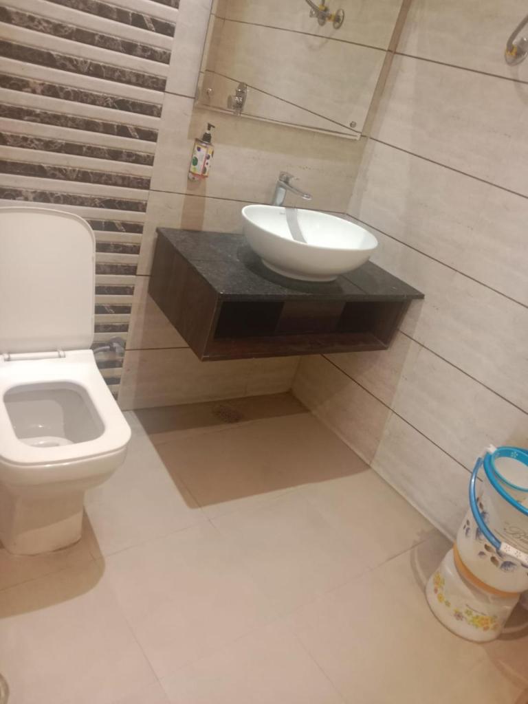 HOTEL MERCURY 50 STEP FROM DARBAR SAHIB photo 2