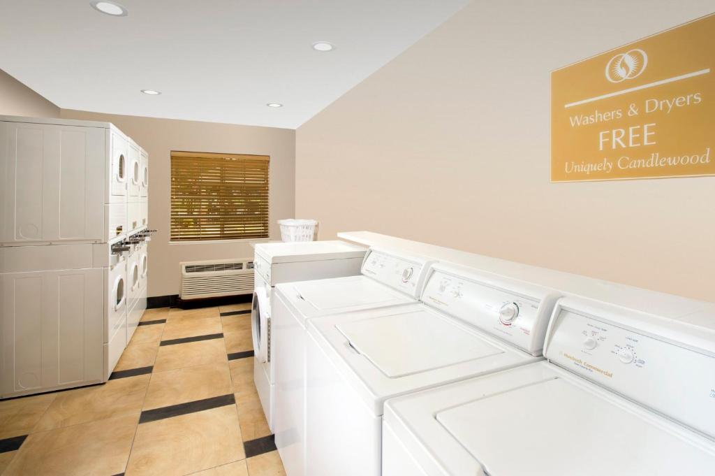 Candlewood Suites Richmond - South, an IHG Hotel photo 3