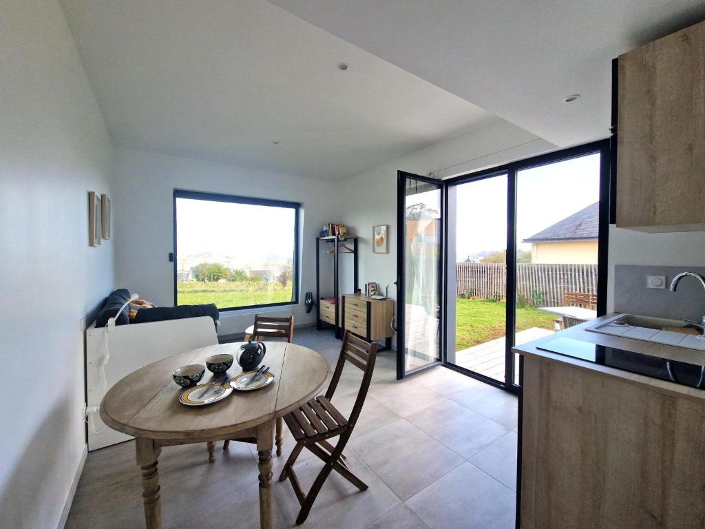 Studio with terrace and superb sea view photo 2