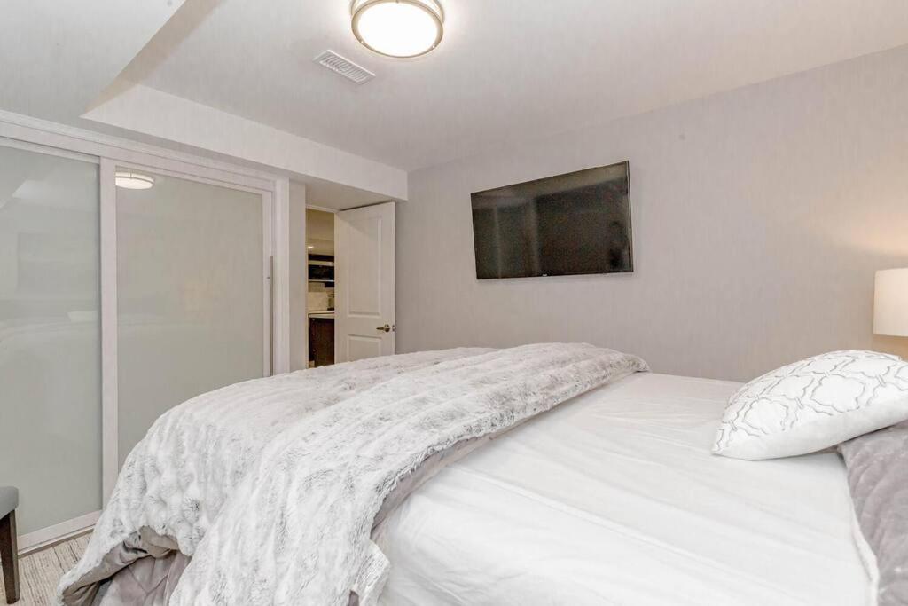 Luxury Basement Apartment in Oakville photo 1