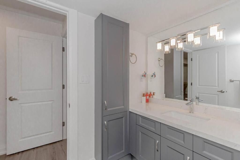 Luxury Basement Apartment in Oakville photo 3