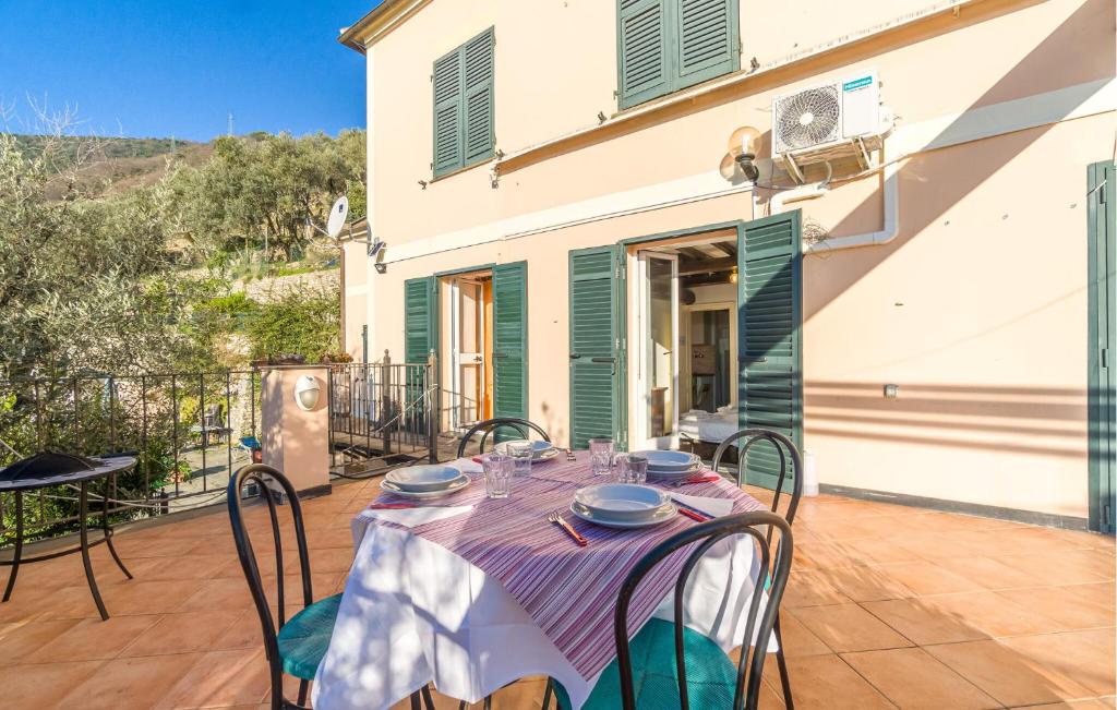 Stunning Apartment In Recco With Outdoor Swimming Pool, 1 Bedrooms And Wifi