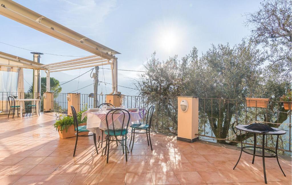 Stunning Apartment In Recco With Outdoor Swimming Pool, 1 Bedrooms And Wifi photo 2