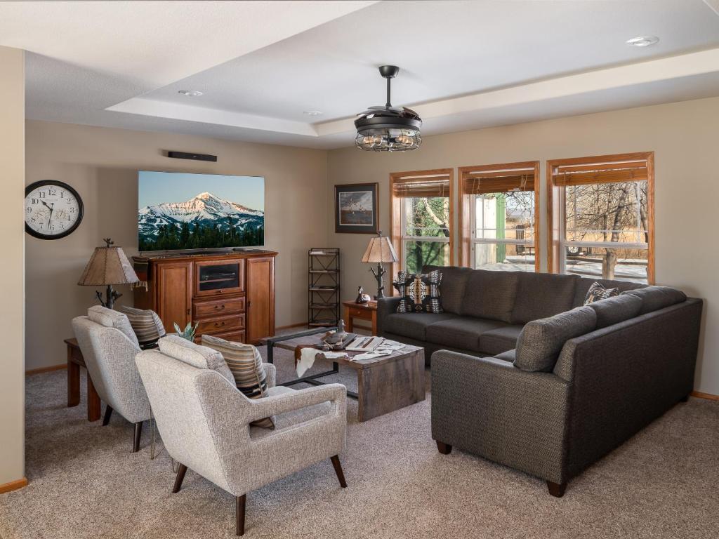 Mountain View Home on 2 Acres image