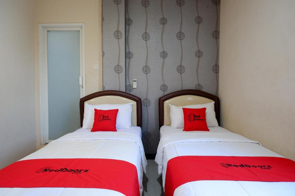 RedDoorz at Jalan Emmy Saelan Palu photo 1