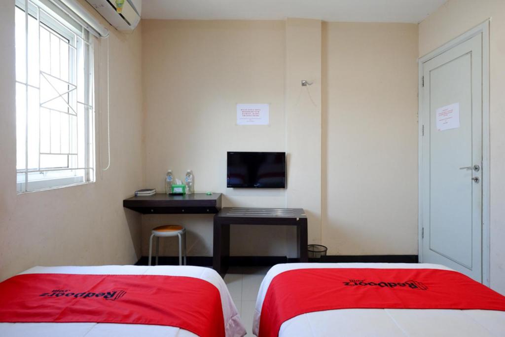 RedDoorz at Jalan Emmy Saelan Palu photo 3