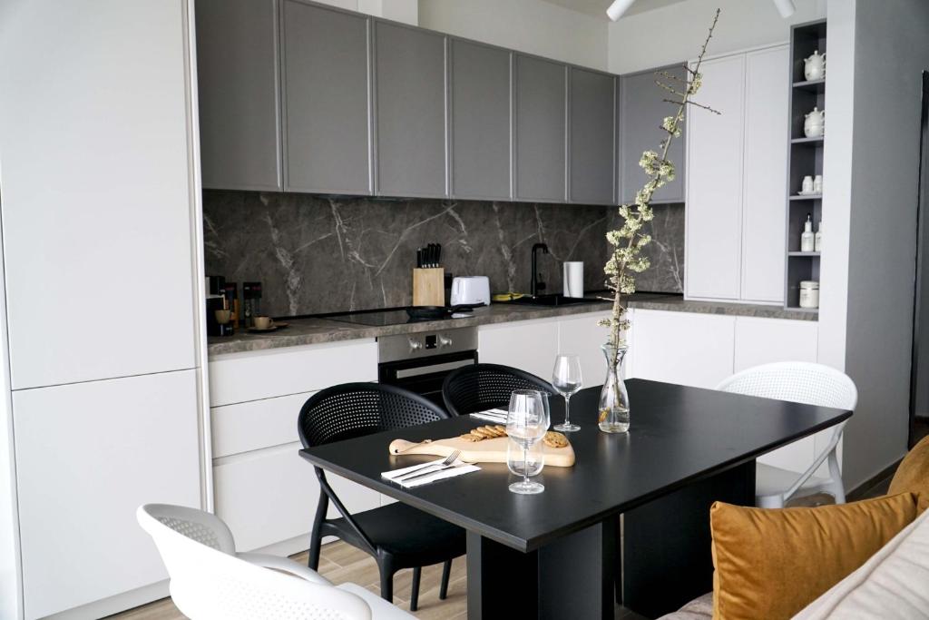 Luxury sea view apartment with private beach just a few steps from the center photo 2