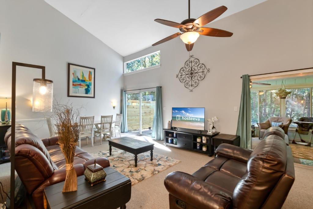 Spacious 3BR Pensacola Townhouse photo 1