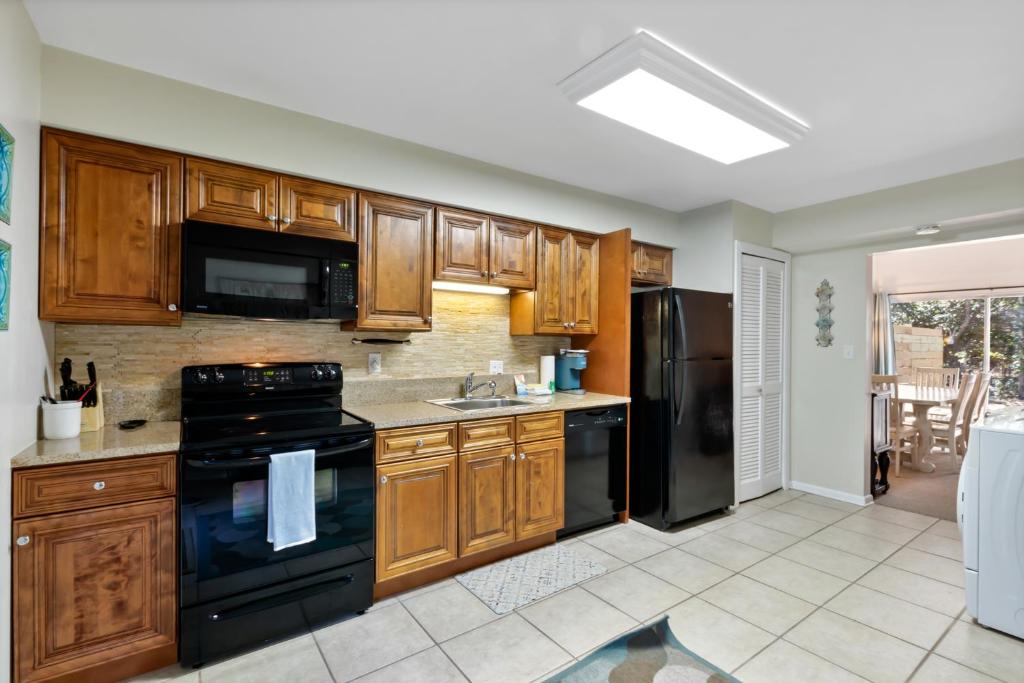 Spacious 3BR Pensacola Townhouse photo 3