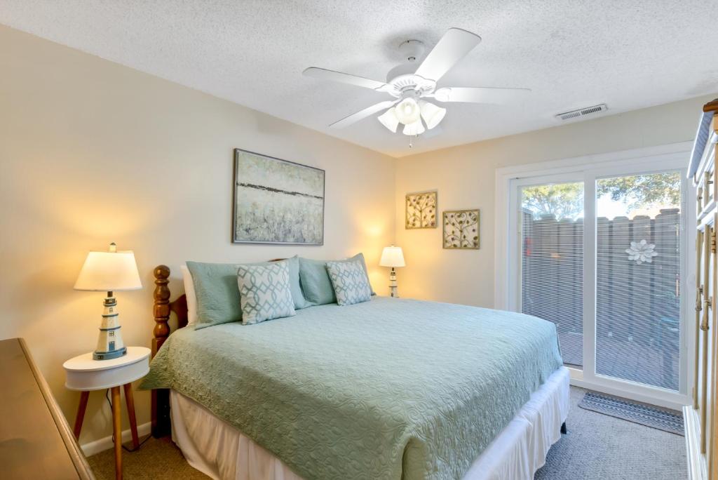 Spacious 3BR Pensacola Townhouse photo 4