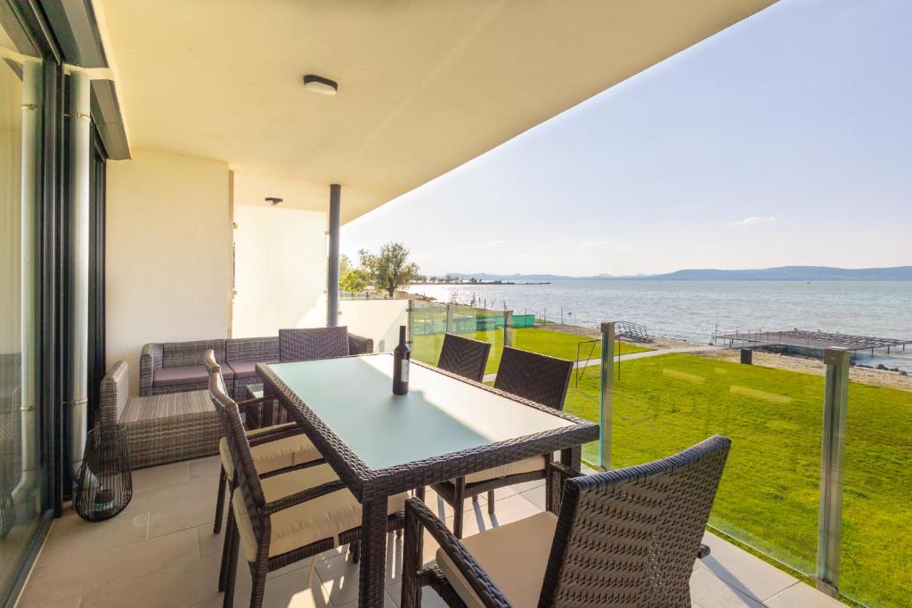 LelleMarine by BLTN Apartmanok Balatonlelle photo 1