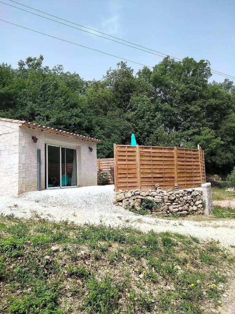 L'ANNEXE endroit zen et chaleureux. Jacuzzi extérieur photo 3
