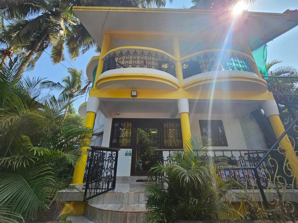 CURLIES YELLOW HOUSE photo 1