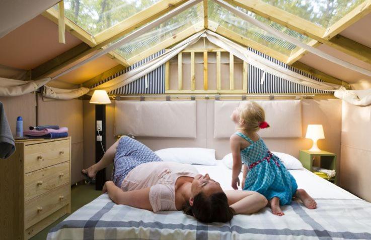 Drago Tours LODGE TENT Holiday Sunshine, Lanterna photo 3