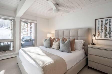 Updated 2BR Condo with Hot Tub - Mountain Views! photo 2