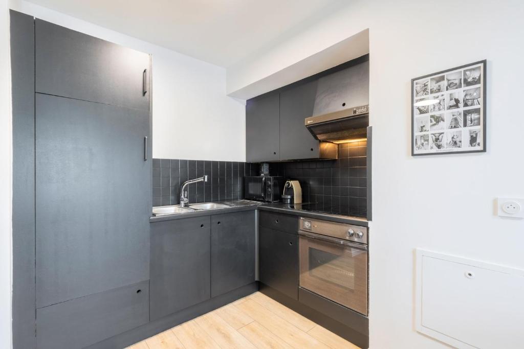 Bright 2-bedroom apartment w balcony and parking photo 4
