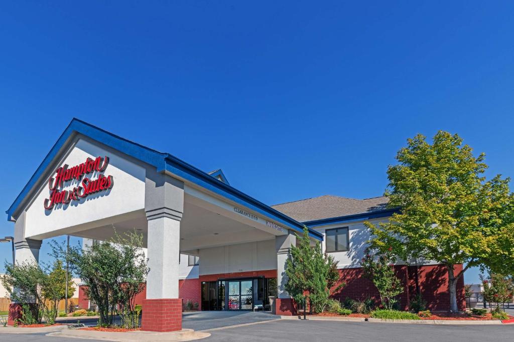 Hampton Inn & Suites Tulsa-Woodland Hills photo 2