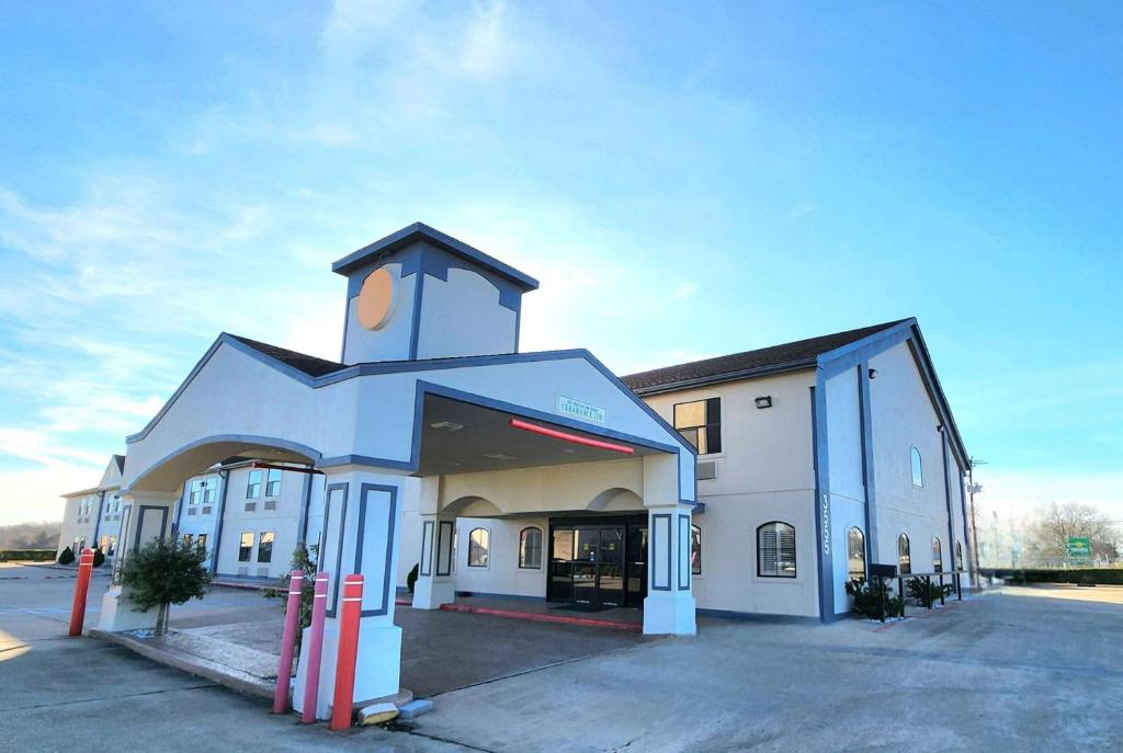 Days Inn by Wyndham Rosenberg image