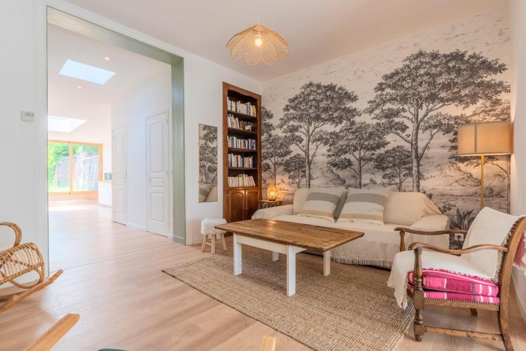 Spacious house with 4 bedrooms & garden, near tram photo 3