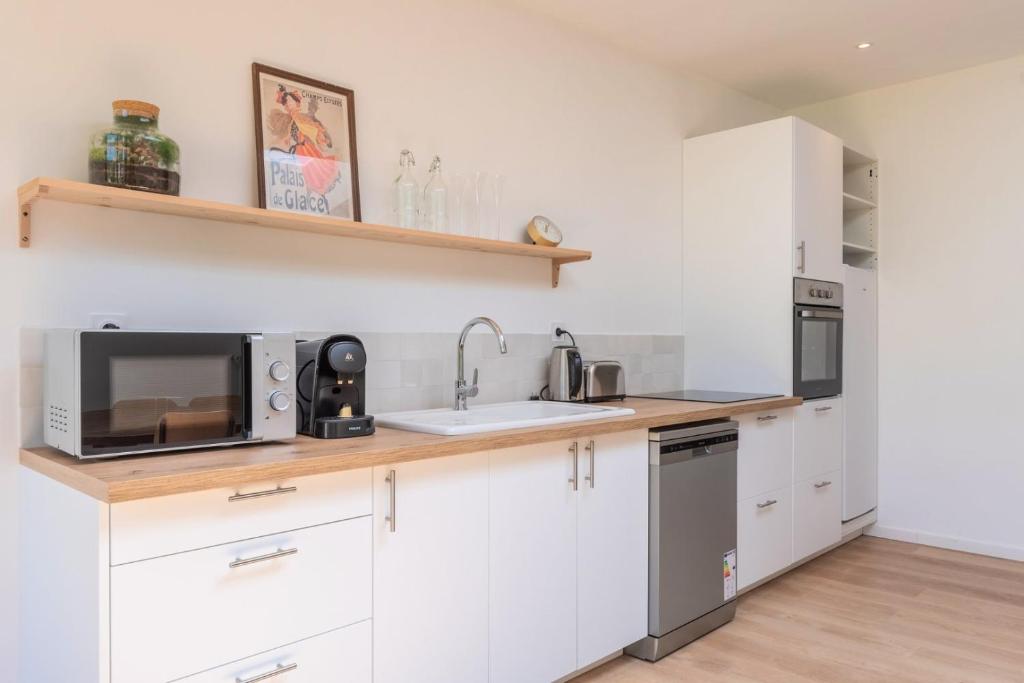 Spacious house with 4 bedrooms & garden, near tram photo 2