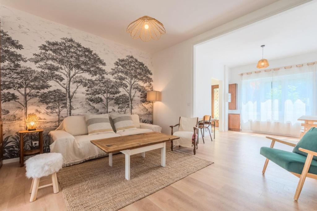 Spacious house with 4 bedrooms & garden, near tram photo 4