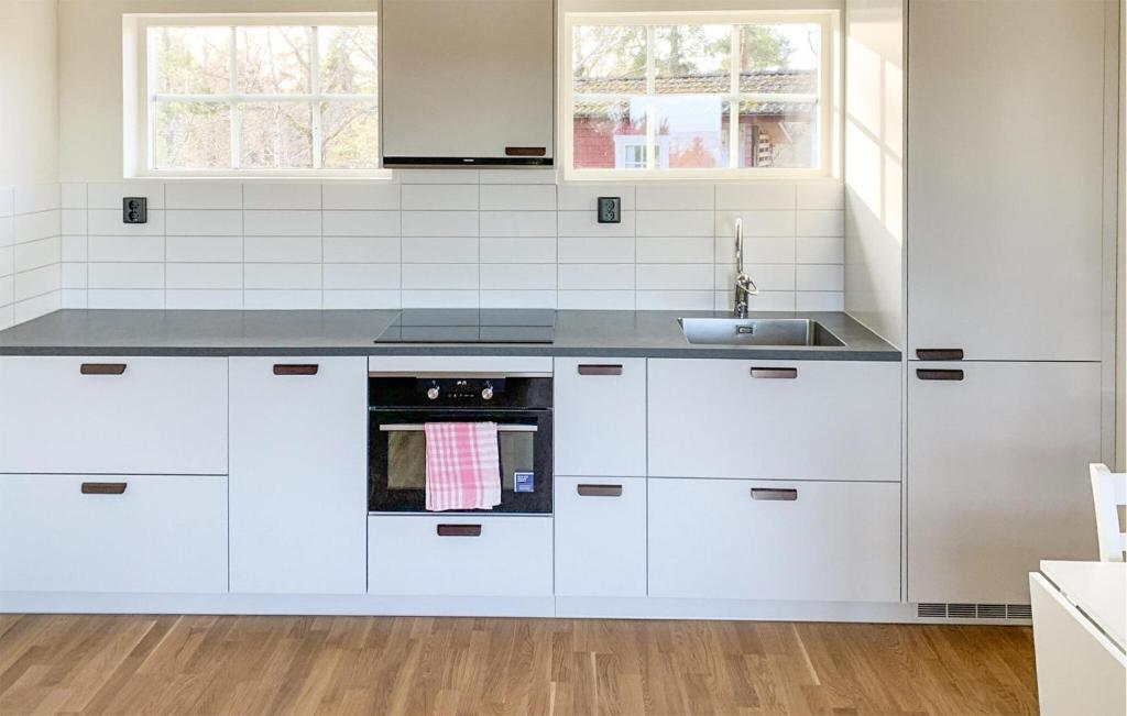 Amazing Home In Mariefred With Kitchen photo 3