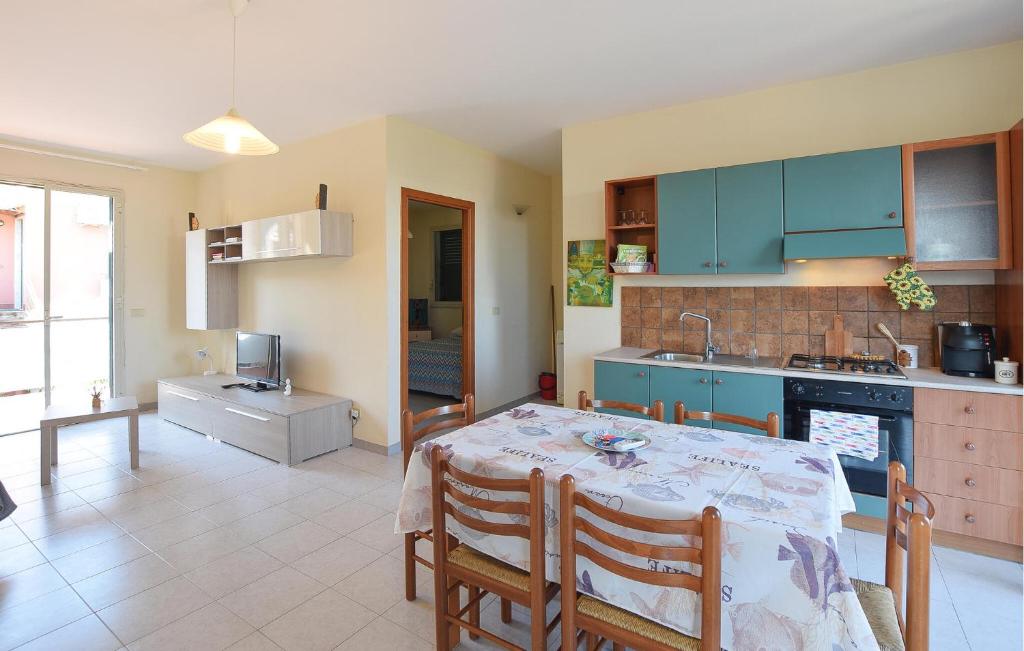 1 Bedroom Cozy Apartment In Costa Saracena - Caste photo 1