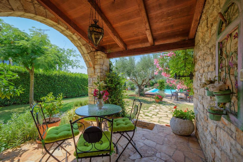 Rustic Villa Casa Rossa with jacuzzi in Porec photo 3
