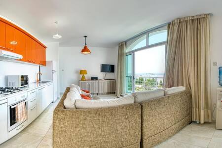 Joya Cyprus Mandarin Penthouse Lux Apartment photo 2
