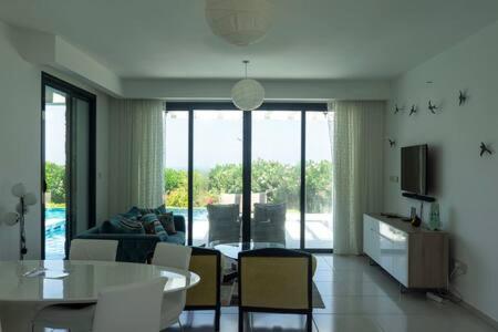 Joya Cypern Seaside Luxurious Villa and Private Pool photo 1