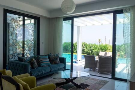 Joya Cypern Seaside Luxurious Villa and Private Pool photo 3