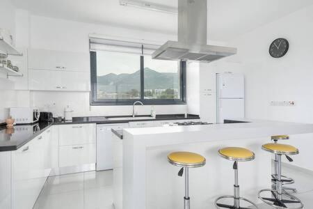 Joya Cypern Seaside Luxurious Villa and Private Pool photo 4