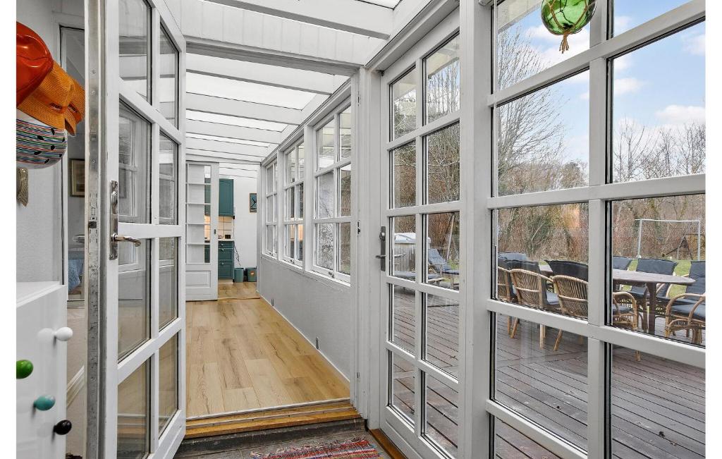 Cozy Home In Hundested With Kitchen photo 4