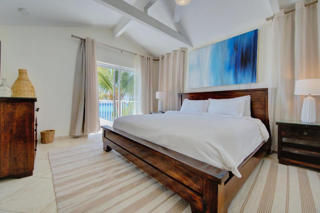 Incredible Beach Front Villa! photo 1