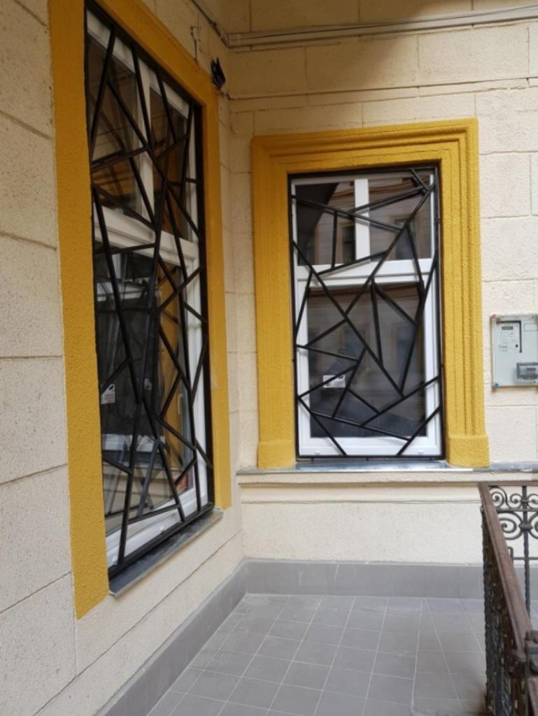 Geometric Luxury Apartment in the center with 3BR