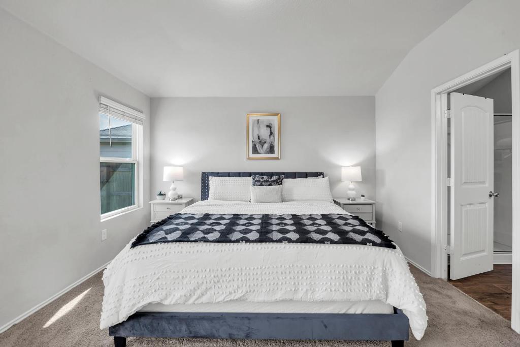 @ Marbella Lane - Polished 3BR Home in Austin TX - Tap to explore photos