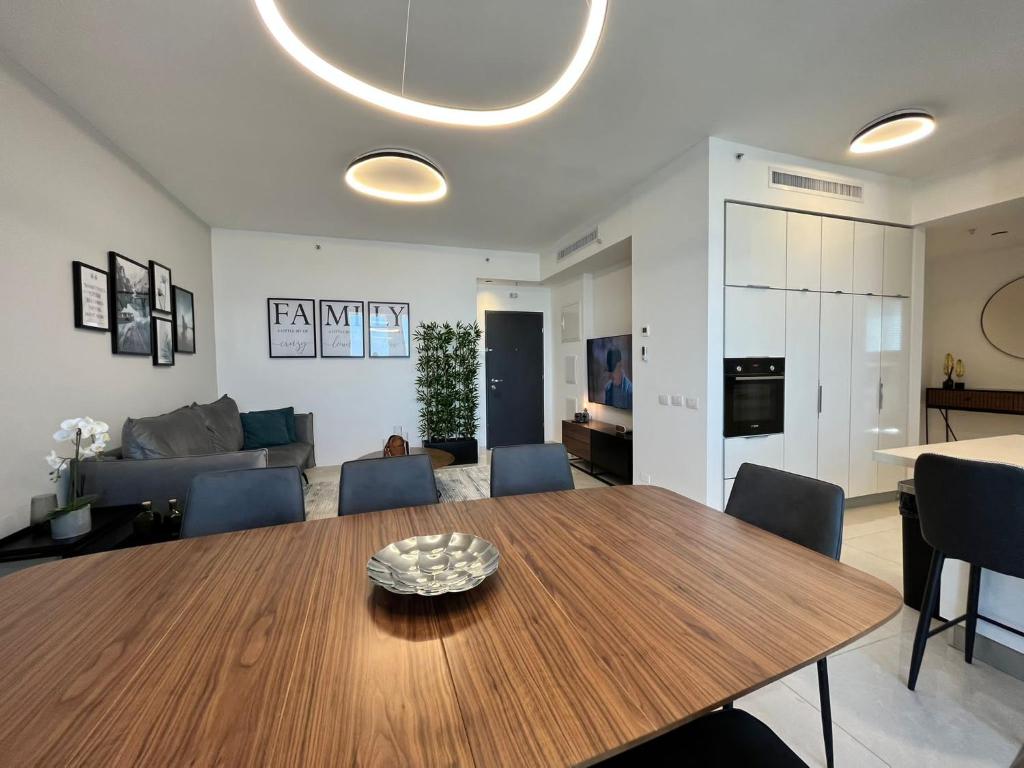 New Luxuries 3 bedroom apartment in J TOWER photo 2