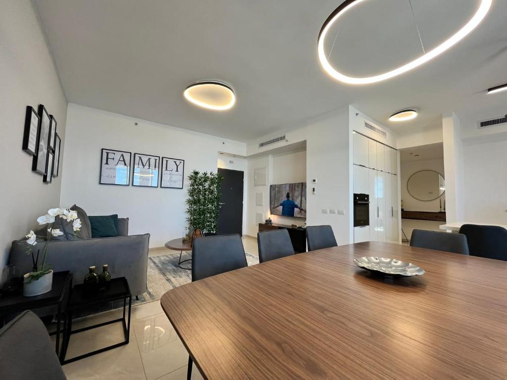 New Luxuries 3 bedroom apartment in J TOWER photo 4