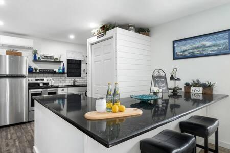 A Nest For Two, private cottage with bath house! photo 3