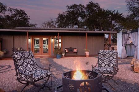 A Nest For Two, private cottage with bath house! photo 4