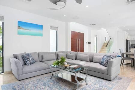 Private Pool Villa, Long Bay Beach with VIP Extras photo 4
