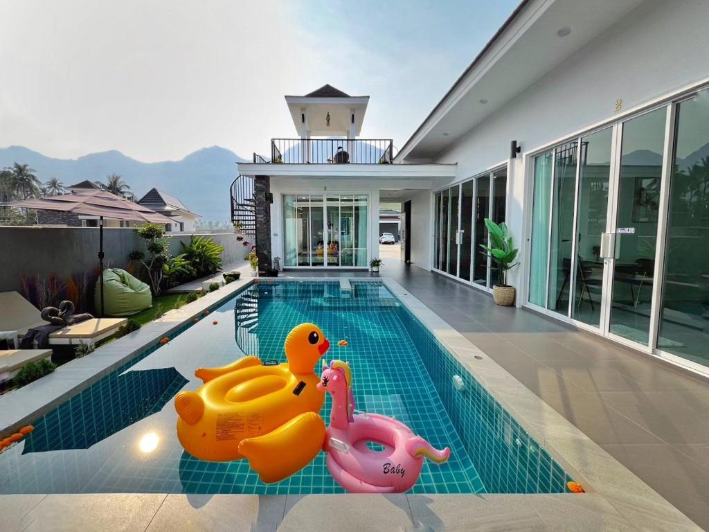 Coco Beach Mountain View