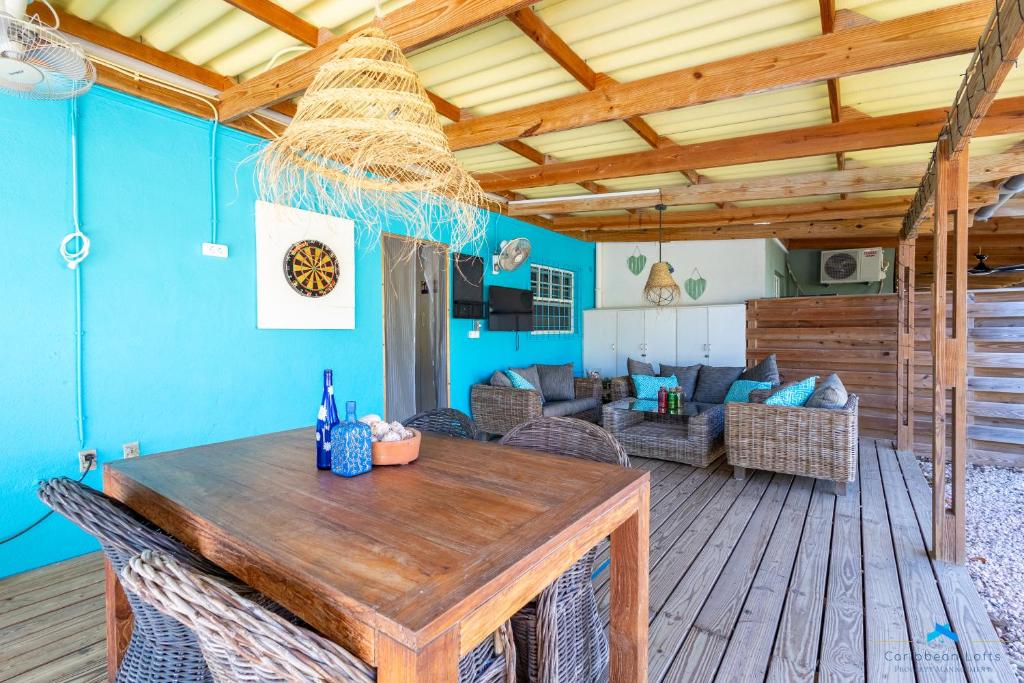 Caribbean Vibes / 2 bedroom house with big terrace