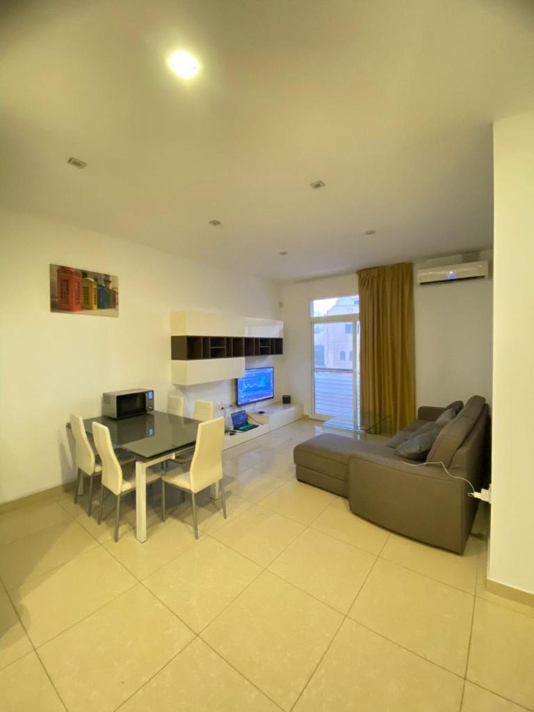 Room's Service photo 1