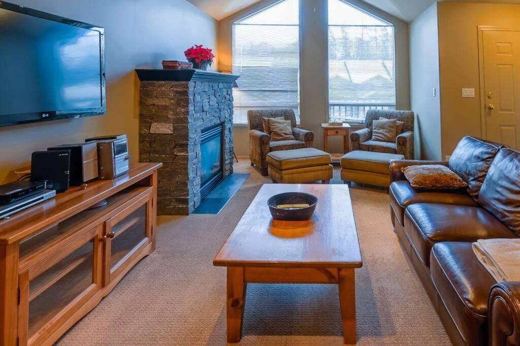 Thunder Ridge Chalet by Fernie Lodging Company photo 3