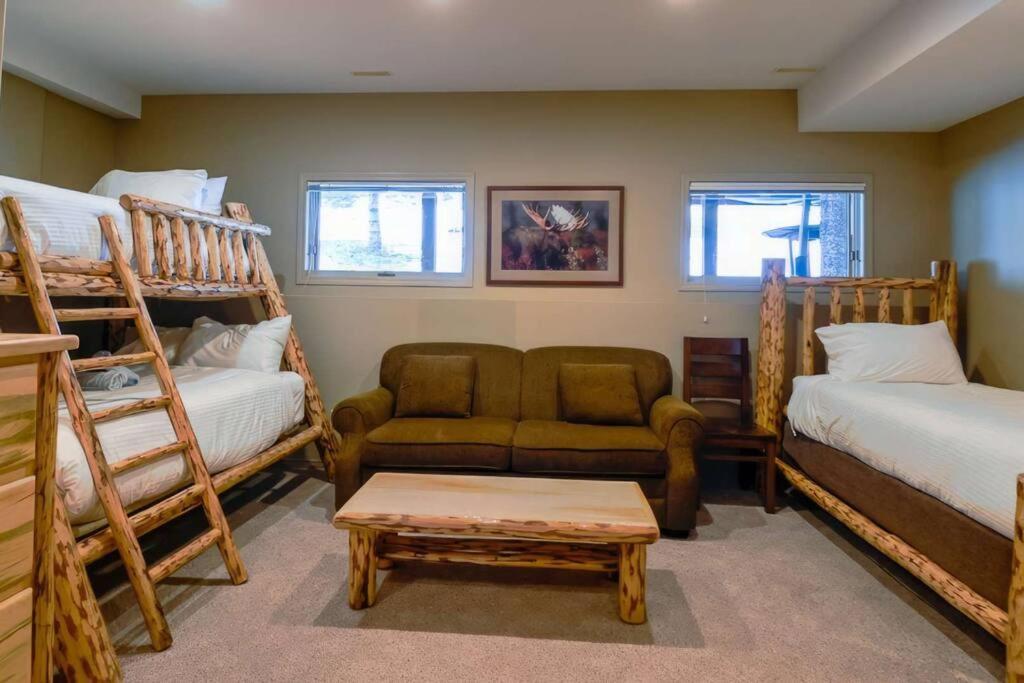 Thunder Ridge Chalet by Fernie Lodging Company photo 4