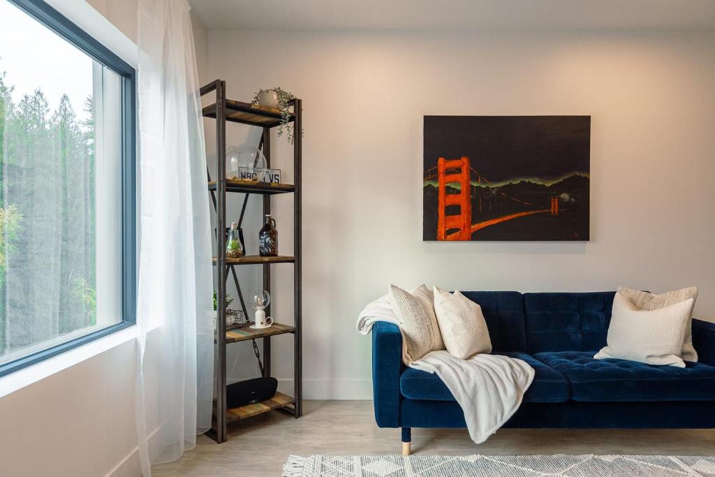 Revelstoke Alpine Retreat - RARE One-Bedroom Condo photo 4
