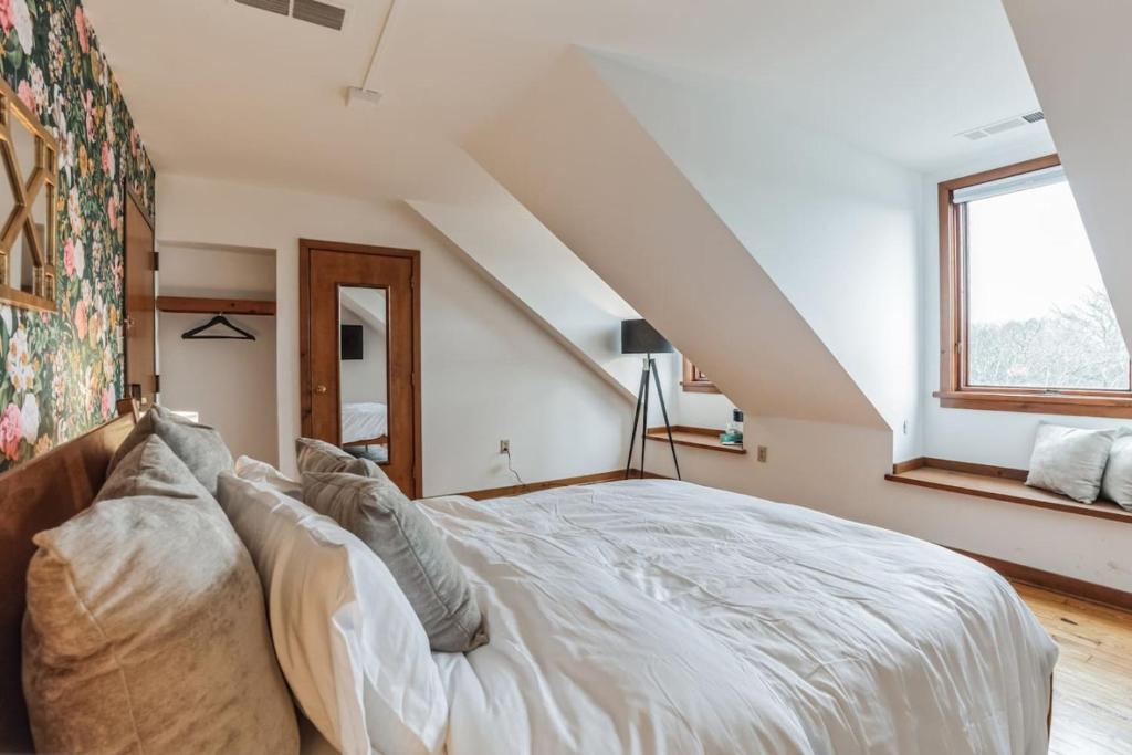 Charming Studio in Thornton PA image